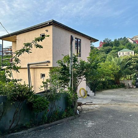 Nita House Hotel Batoemi Buitenkant foto